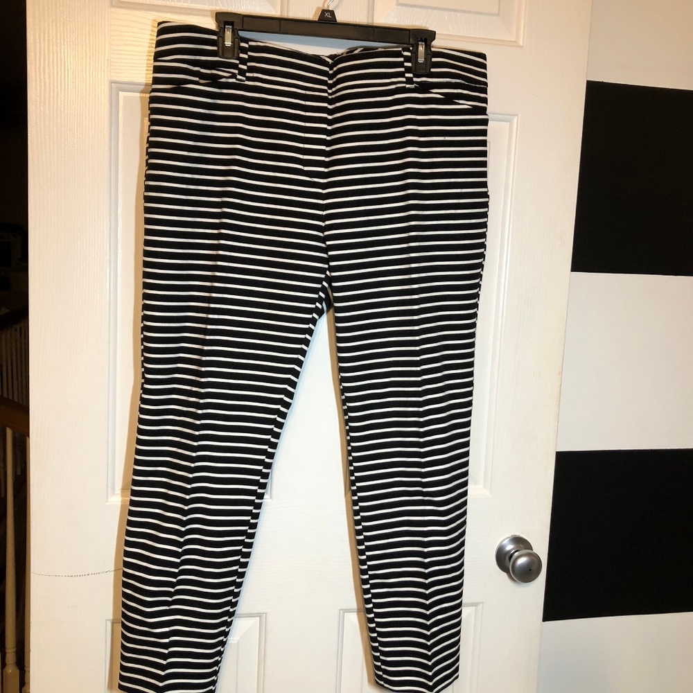 NY & Co Black/White Stripe Skinny Ankle Pant 16